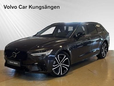 Grå Begagnad 2023 Volvo V90 Plus Kombi | 429 900 kr (Marknadspris)