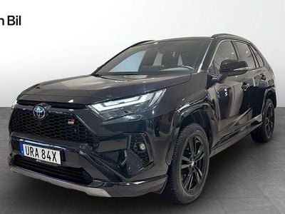 Begagnad Toyota RAV4 Hybrid Sport 178 HK (130 kW) 2024 Attitude black metallic SUV