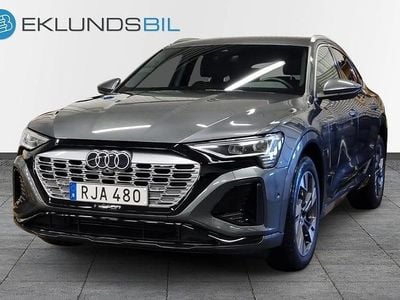 Grå Begagnad 2023 Audi Q8 e-tron S-Line SUV | 649 900 kr (Lite dyr)