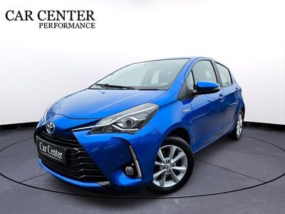 begagnad Toyota Yaris Hybrid e-CVT 101hk Backkamera Nyservad MOMS