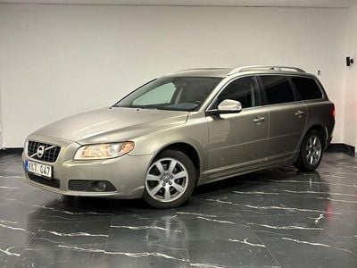 Begagnad Volvo V70 Summum 109 HK (80 kW) 2010 Ljusbrun Kombi
