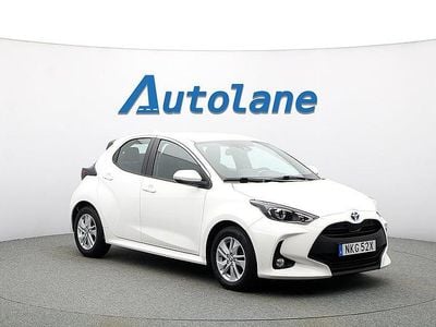 Begagnad Toyota Yaris 2022 Vit Halvkombi