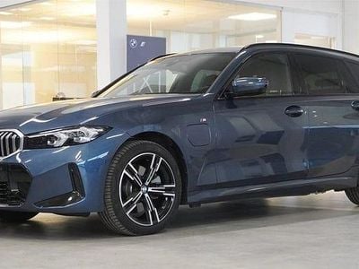 Arctic race blue metallic Begagnad 2025 BMW 330 M Sport Kombi | 489 900 kr