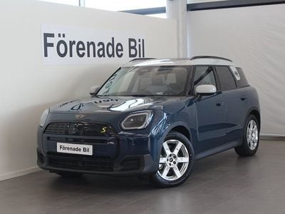Blå Begagnad 2024 Mini Countryman SUV | 538 400 kr (Marknadspris)
