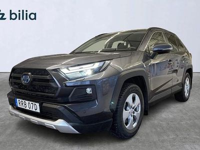 Grå Begagnad 2024 Toyota RAV4 Hybrid SUV | 479 000 kr (Marknadspris)