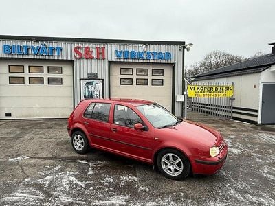 Begagnad VW Golf IV Basis 105 HK (77 kW) 2000 Röd Halvkombi