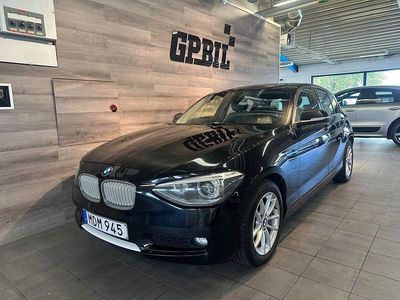 Begagnad BMW 118 Urban Line 143 HK (105 kW) 2011 Svart Halvkombi