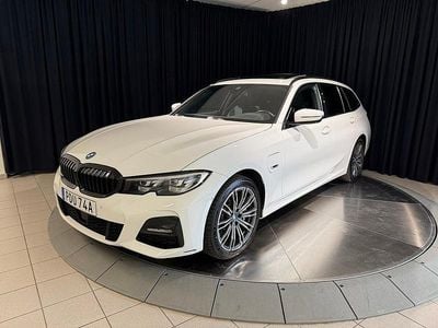 Begagnad BMW 330e M Sport 293 HK (215 kW) 2022 Vit Kombi
