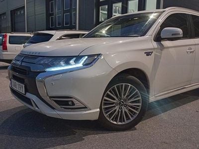 Begagnad Mitsubishi Outlander 224 HK (164 kW) 2019 Metallic SUV