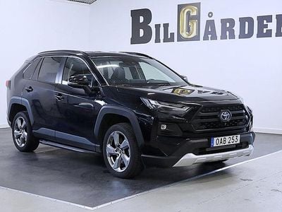 Svart Begagnad 2022 Toyota RAV4 Hybrid SUV | 244 900 kr
