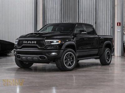 Begagnad Dodge Ram 711 HK (522 kW) 2022 Svart