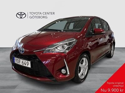 Röd Begagnad 2017 Toyota Yaris Hybrid Halvkombi | 134 900 kr (Marknadspris)