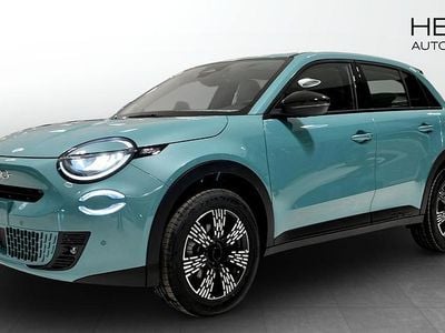 Blå Ny 2025 Fiat 600 Icon Halvkombi | 352 900 kr (Lite dyr)