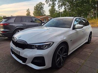 Alpinvit Begagnad 2022 BMW 330 M Sport Kombi | 289 400 kr (Marknadspris)