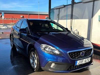 Begagnad Volvo V40 CC 120 HK (88 kW) 2016 Ocean blue ii metallic Kombi