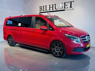 Röd Begagnad 2022 Mercedes V220 Minibuss | 749 900 kr