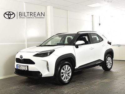 Vit Begagnad 2022 Toyota Yaris Hybrid Active | 244 900 kr (Marknadspris)