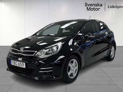 Svart Begagnad 2015 Kia Rio Halvkombi | 94 200 kr (Marknadspris)