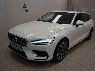 Vit Begagnad 2023 Volvo V60 Kombi | 379 900 kr (Marknadspris)