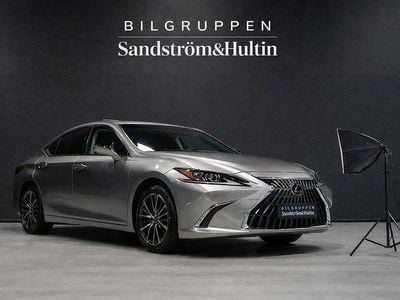 Begagnad Lexus ES300H Limited Edition 218 HK (160 kW) 2025 Sonic titanium Sedan