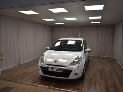 Begagnad Renault Clio II 75 HK (55 kW) 2010 Vit Halvkombi