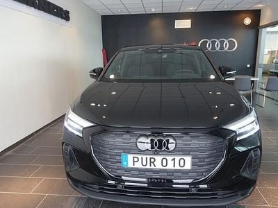 Mytsvart metallic Begagnad 2024 Audi Q4 Sportback e-tron Advanced SUV | 448 700 kr (Superpris)