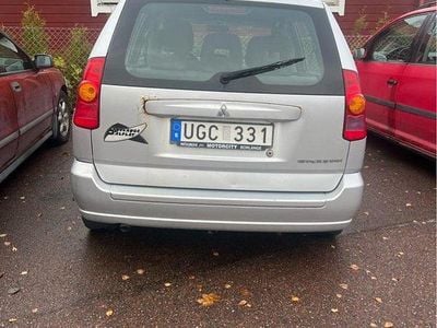 Begagnad Mitsubishi Space Star 98 HK (72 kW) 2003 Silver Halvkombi