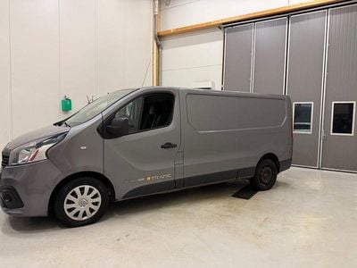 Grå Begagnad 2015 Renault Trafic Minibuss | 119 000 kr (Marknadspris)