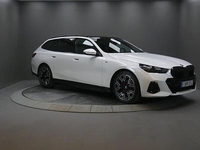 Vit Begagnad 2025 BMW 530e M Sport Kombi | 679 000 kr (Lite dyr)