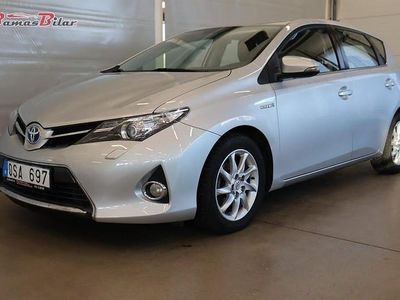 Begagnad Toyota Auris Active 136 HK (100 kW) 2013 Silver Halvkombi