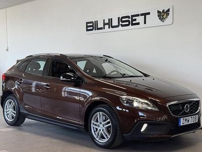 Begagnad Volvo V40 Summum 152 HK (111 kW) 2016 Mörkbrun Halvkombi