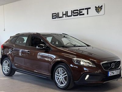 Begagnad Volvo V40 Summum 152 HK (111 kW) 2016 Mörkbrun Halvkombi