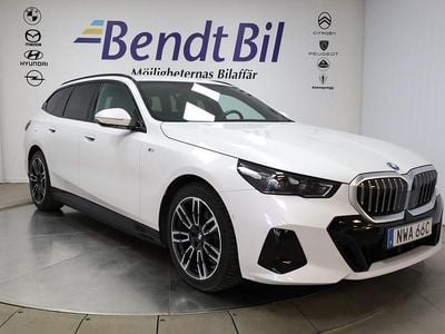 Mineral white metallic Begagnad 2025 BMW 530 M Sport Kombi | 649 500 kr