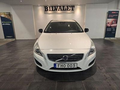 Vit Begagnad 2013 Volvo V60 Momentum Kombi | 95 000 kr (Marknadspris)