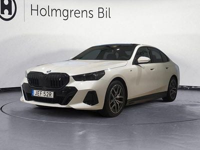 Vit Begagnad 2024 BMW i5 M Sport Sedan | 799 000 kr (Dyr)