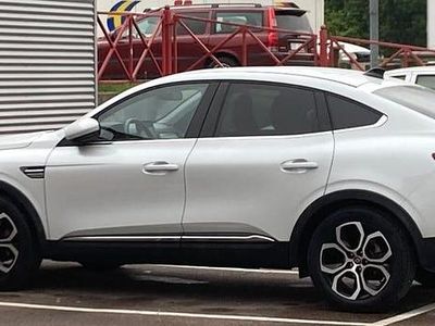 Vit metallic Begagnad 2022 Renault Arkana SUV | 229 000 kr (Marknadspris)