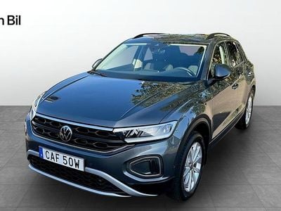 Grå (indium grey metallic) Begagnad 2025 VW T-Roc Edition SUV | 299 900 kr (Marknadspris)