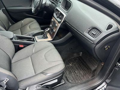 Svart Begagnad 2013 Volvo V40 Momentum Halvkombi | 144 900 kr (Lite dyr)
