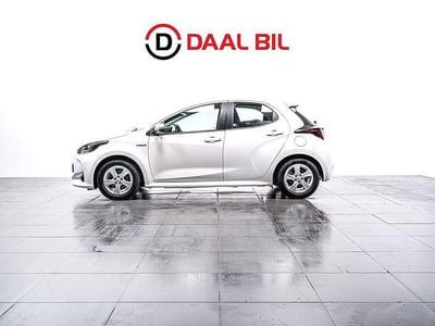 Begagnad Toyota Yaris Hybrid Active 116 HK (85 kW) 2021 Vit Halvkombi