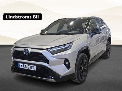 Grå Begagnad 2025 Toyota RAV4 Hybrid Style SUV | 488 900 kr (Marknadspris)
