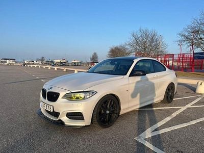 Begagnad BMW M235 326 HK (239 kW) 2014 Metallic vit Sportkupé
