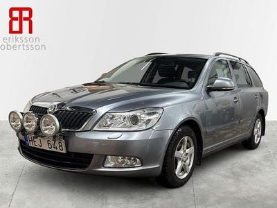 Grå Begagnad 2013 Skoda Octavia Kombi | 119 900 kr (Marknadspris)