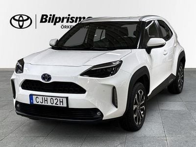 Vit Begagnad 2023 Toyota Yaris Hybrid Active | 254 900 kr (Marknadspris)