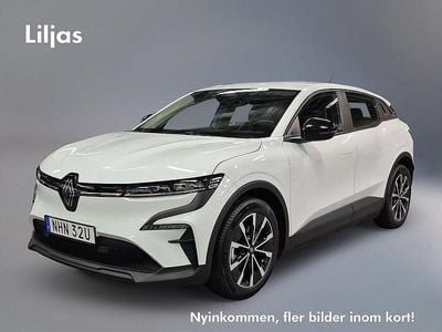 Vit Begagnad 2022 Renault Mégane IV Evolution Halvkombi | 229 000 kr (Marknadspris)