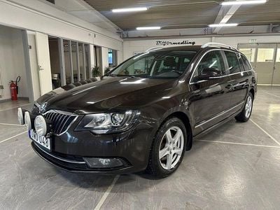 Mörkbrun Begagnad 2013 Skoda Superb Ambition Kombi | 109 900 kr (Lite dyr)