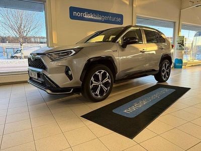 Grå Begagnad 2021 Toyota RAV4 Hybrid Style SUV | 389 900 kr (Marknadspris)