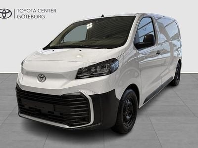 Vit Ny 2025 Toyota Proace Comfort Minibuss | 370 899 kr (Marknadspris)