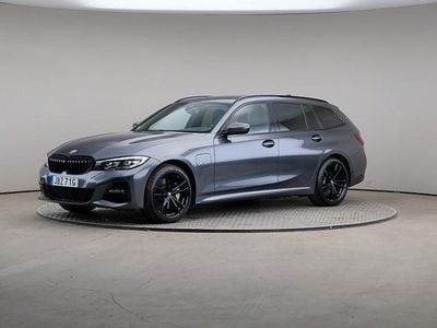 Grå Begagnad 2021 BMW 330e M Sport Kombi | 279 000 kr (Bra pris)