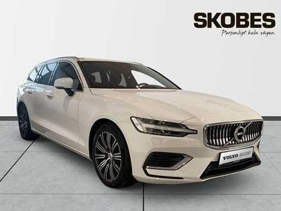 Vit Begagnad 2021 Volvo V60 Inscription Kombi | 304 600 kr (Marknadspris)