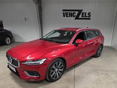 Röd metallic (pearl) Begagnad 2021 Volvo V60 Inscription Kombi | 259 000 kr